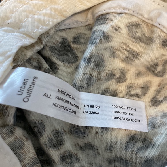 Urban Outfitters Cheetah Print Bucket Hat - Picture 2 of 2